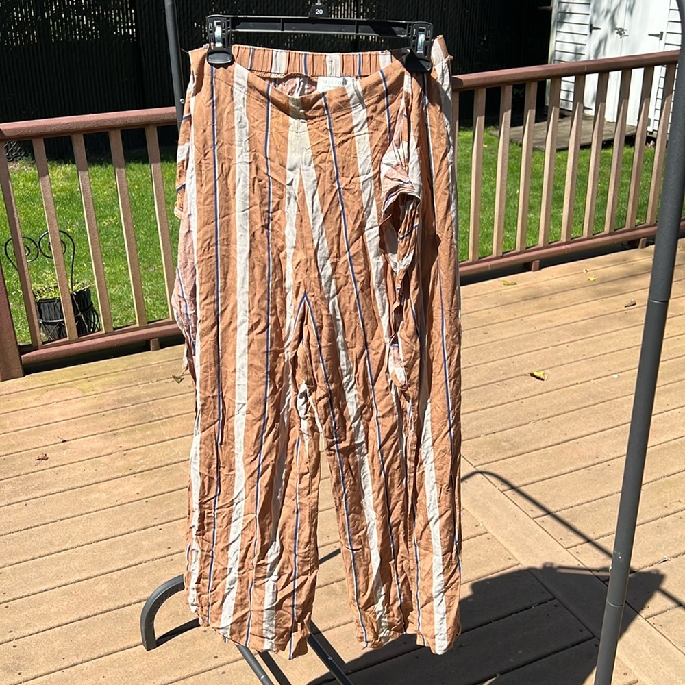 Cute coverup pants open legs great for summer to wear with a swimsuit!
